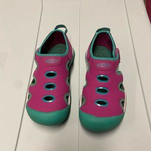 Keen close toed sandals
